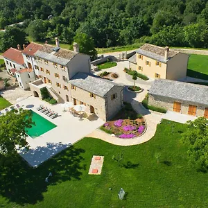 Poropati: Luxury Istrian Estate With Large Pool Groznjan